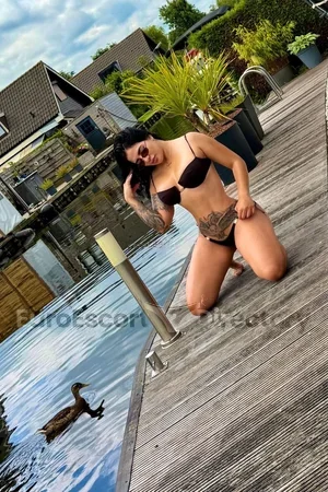 Estela Euro Escort