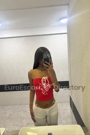 Almaa escort