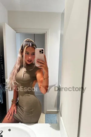 Layla Masseuse