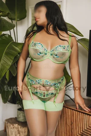 Cleo Curves