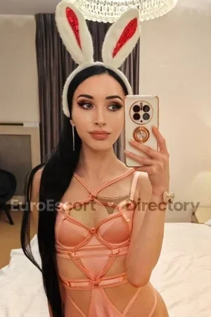 Lola escort