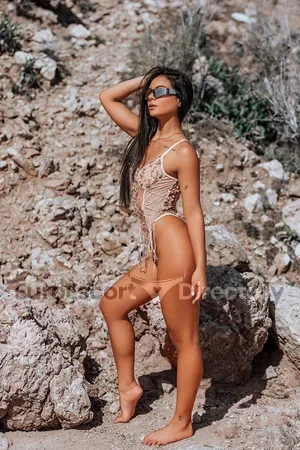 Mayla escort