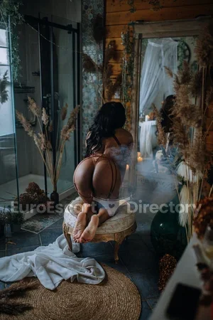 Eva Euro Escort